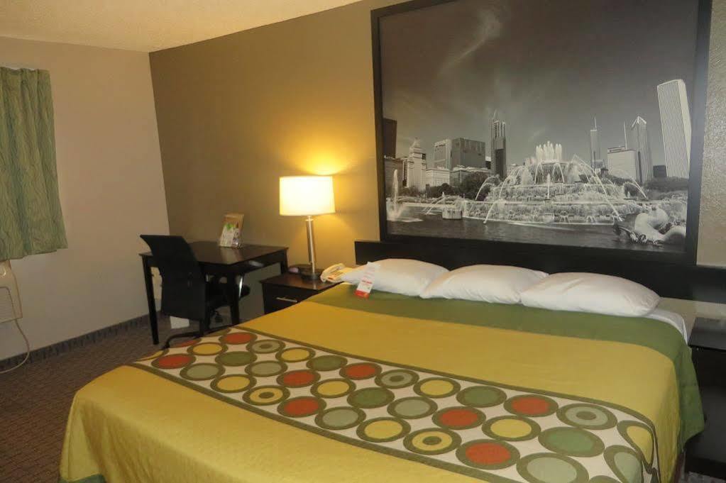 Super 8 By Wyndham Mundelein/Libertyville Area Exterior foto