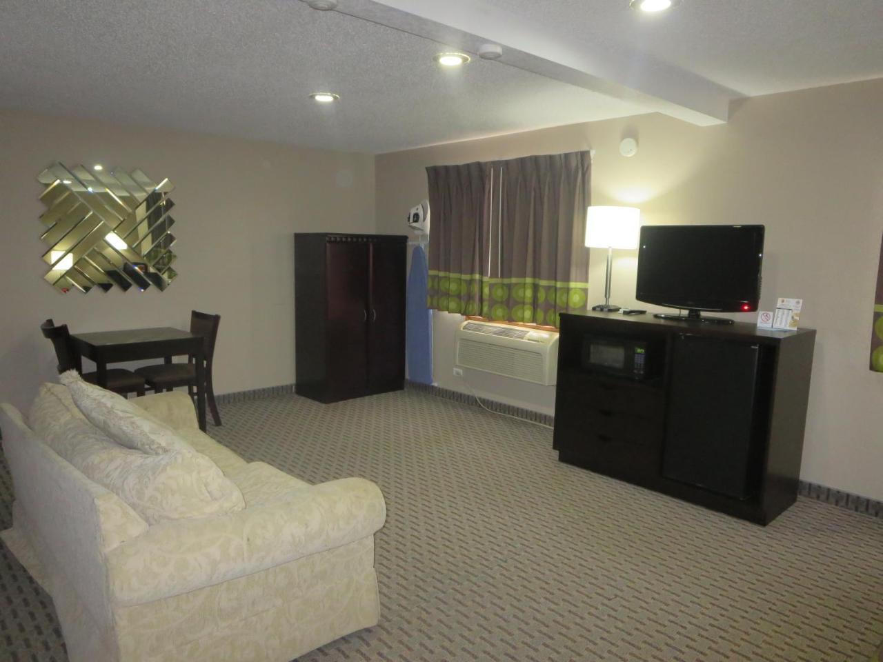 Super 8 By Wyndham Mundelein/Libertyville Area Exterior foto